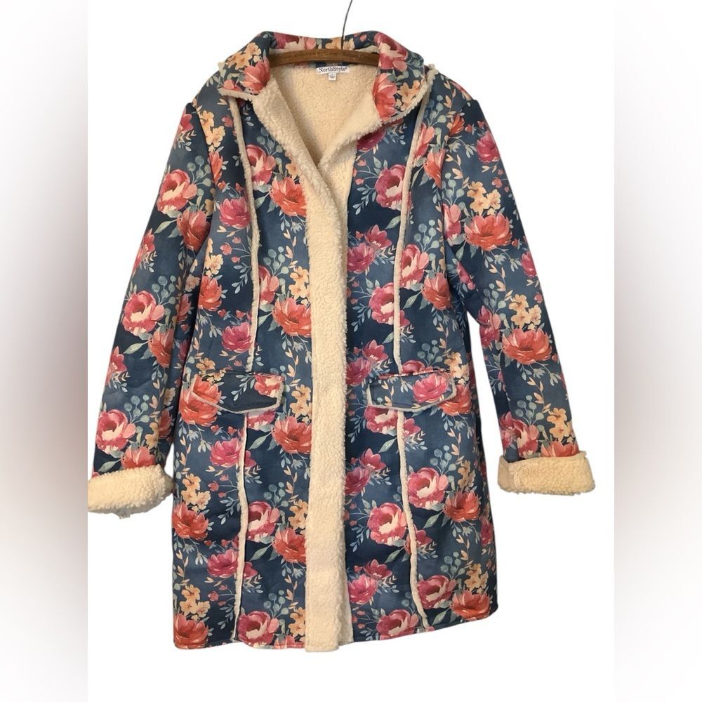 NorthStyle New without Tags Floral Sherpa Fleece Jacket Size L Cozy Warm Cute